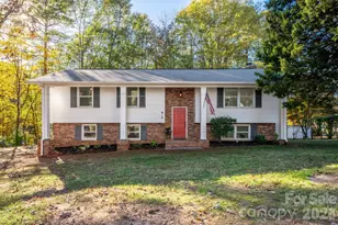 1185 10th Street Pl NW, Hickory, NC 28601 - Photo 1