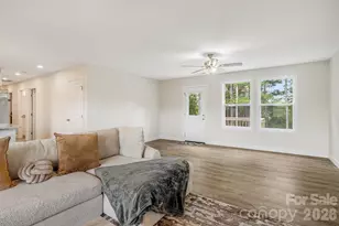 398 Point Hope Ln, Hendersonville, NC 28792 - Photo 4