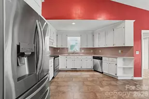 171 Bevis Ln, Statesville, NC 28677 - Photo 8
