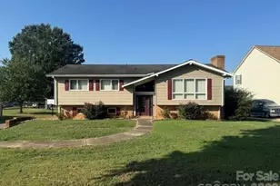 152 N Shore Dr, Cherryville, NC 28021 - Photo 2