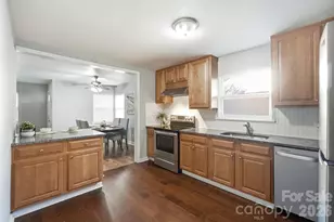 3300 Bonaire Dr, Charlotte, NC 28208 - Photo 8