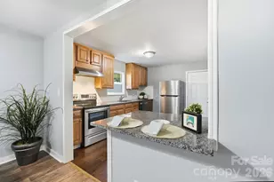 3300 Bonaire Dr, Charlotte, NC 28208 - Photo 6