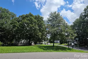 204 E Trade St, Dallas, NC 28034 - Photo 4