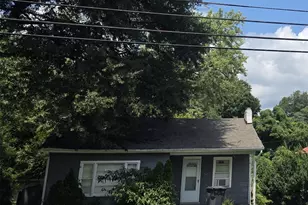 204 E Trade St, Dallas, NC 28034 - Photo 2
