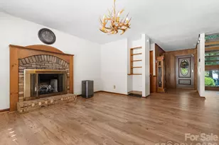 40 Country Bear Ln, Flat Rock, NC 28731 - Photo 4