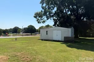 1722 Unity Dr, Statesville, NC 28625 - Photo 6