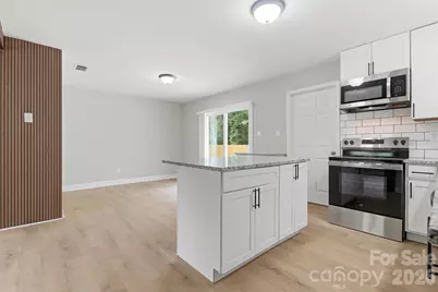 5233 Delivau Drive, Charlotte, NC 28215 - Photo 6