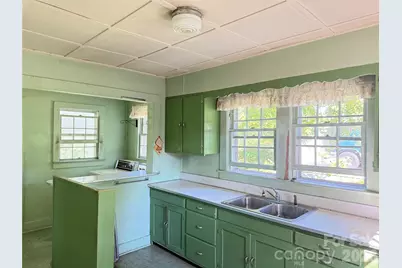 1650 Berkley Street SW, Lenoir, NC 28645 - Photo 2
