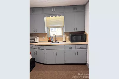 211 Linda Vista Drive, Hendersonville, NC 28792 - Photo 6