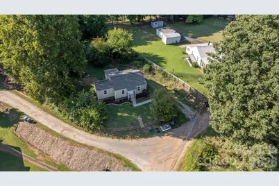 3221 1st Avenue Drive SE, Conover, NC 28613 - Photo 2