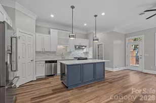 6415 Wakehurst Rd, Charlotte, NC 28226 - Photo 16