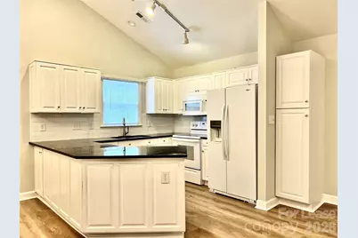 4409 Stonefield Drive, Charlotte, NC 28269 - Photo 8