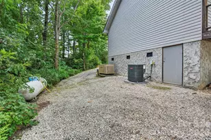 44 Autumn Vw Dr, Hendersonville, NC 28792 - Photo 24