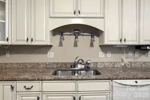 3321 Chilham Pl, Charlotte, NC 28226 - Photo 12