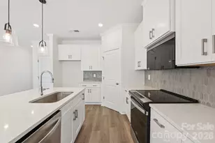 8236 Hidden Spgs Trl, Charlotte, NC 28216 - Photo 8