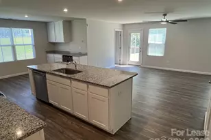 4320 Bowline Dr, Charlotte, NC 28269 - Photo 4