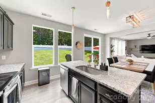 2902 Oakdale Rd, Charlotte, NC 28216 - Photo 10