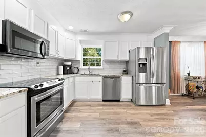 100 30th Avenue NW, Hickory, NC 28601 - Photo 8