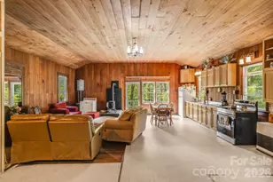 1712 Little Crk Rd, Hot Springs, NC 28743 - Photo 4