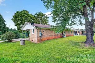 2406 Nix Creek Rd, Marion, NC 28752 - Photo 4