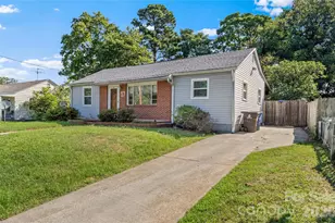 17 Edgewood View Ln, Winston Salem, NC 27127 - Photo 2