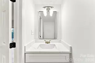 425 W 8th St, Charlotte, NC 28202 - Photo 12