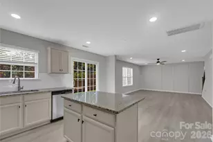 3636 Alexander Forest Dr, Charlotte, NC 28269 - Photo 4