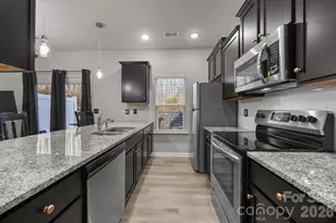 8105 Alderton Ln, Charlotte, NC 28215 - Photo 10