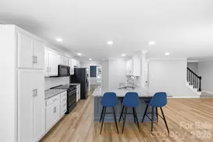 10409 Northwoods Forest Dr, Charlotte, NC 28214 - Photo 8