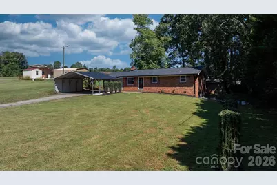 2823 39th Avenue NE, Hickory, NC 28601 - Photo 2