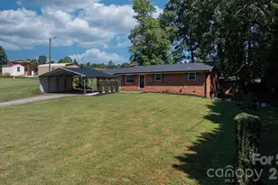2823 39th Ave NE, Hickory, NC 28601 - Photo 2