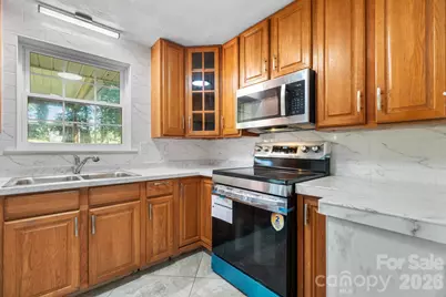 2823 39th Avenue NE, Hickory, NC 28601 - Photo 4