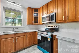 2823 39th Ave NE, Hickory, NC 28601 - Photo 4
