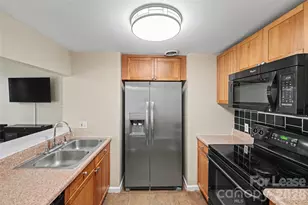 244 S Cedar St, Charlotte, NC 28202 - Photo 2