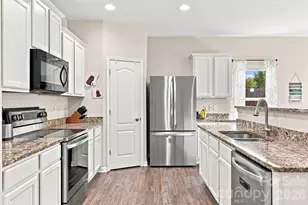 8219 Paw Valley Ln, Charlotte, NC 28214 - Photo 4