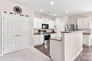 8219 Paw Valley Ln, Charlotte, NC 28214 - Photo 14