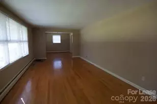 736 12th Ave NW, Hickory, NC 28601 - Photo 4