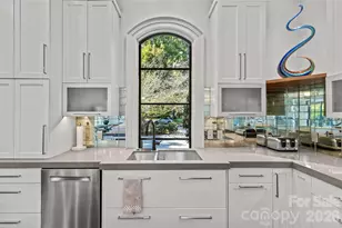 727 Colville Rd, Charlotte, NC 28207 - Photo 16