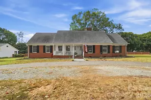 3031 Gardner Park Dr, Gastonia, NC 28054 - Photo 2