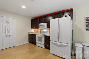 7917 Pebbleridge Dr, Charlotte, NC 28212 - Photo 6
