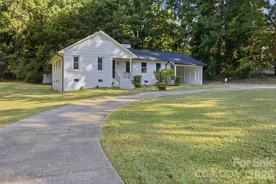 737 Lakeview Drive, Henderson, NC 27536 - Photo 1