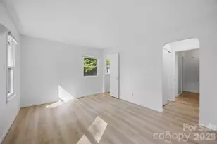 737 Lakeview Dr, Henderson, NC 27536 - Photo 16