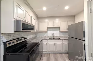 2220 Yorkhills Dr, Charlotte, NC 28217 - Photo 2