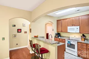 40 Hyannis Dr, Asheville, NC 28804 - Photo 4
