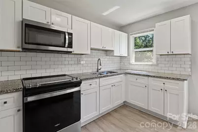 7100 Covecreek Drive, Charlotte, NC 28215 - Photo 10
