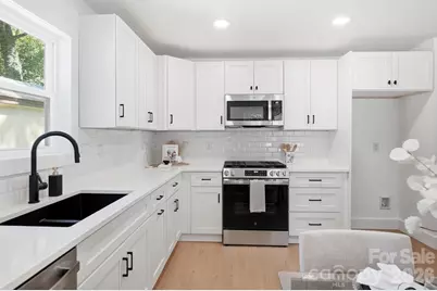 2204 Rozzelles Ferry Road, Charlotte, NC 28208 - Photo 12