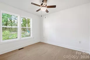 2204 Rozzelles Ferry Rd, Charlotte, NC 28208 - Photo 28