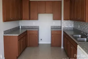 1379 Old Whiteville Rd, Lumberton, NC 28358 - Photo 4