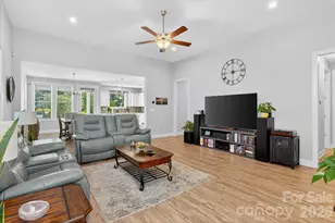 5816 Cheerful Ln, Charlotte, NC 28215 - Photo 6