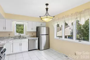 18 Foxmoor Ct, Etowah, NC 28729 - Photo 6